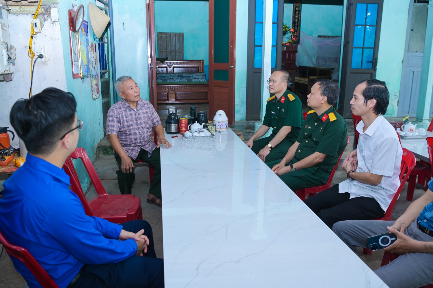 Petrovietnam thăm và tặng quà các thương, bệnh binh tại Hưng Yên, Ninh Bình