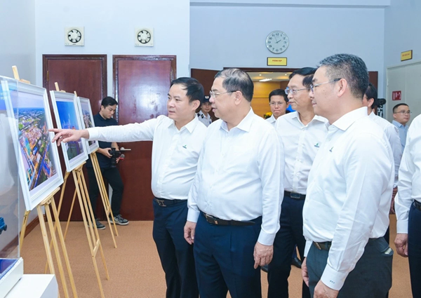 Petrovietnam plays a strategic role in ensuring energy security, economic security, and protecting maritime and island sovereignty Petrovietnam plays a strategic role in ensuring energy security, economic security, and protecting maritime and island sovereignty