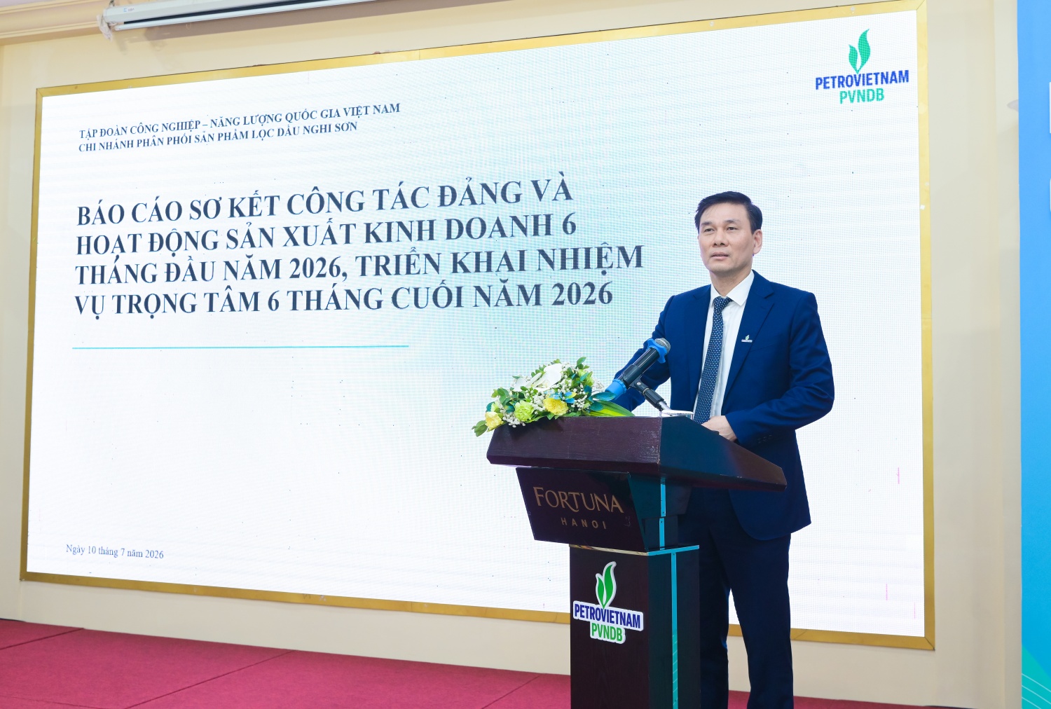 Giám đốc PVNDB Nguyễn Duyên Cường trình bày báo cáo tại Hội nghị