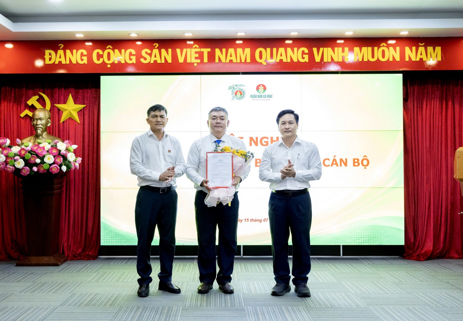 PVCFC bổ nhiệm Phó Tổng giám đốc và kiện toàn ban lãnh đạo Nhà máy Đạm Cà Mau PVCFC bổ nhiệm Phó Tổng giám đốc và kiện toàn Ban lãnh đạo Nhà máy Đạm Cà Mau