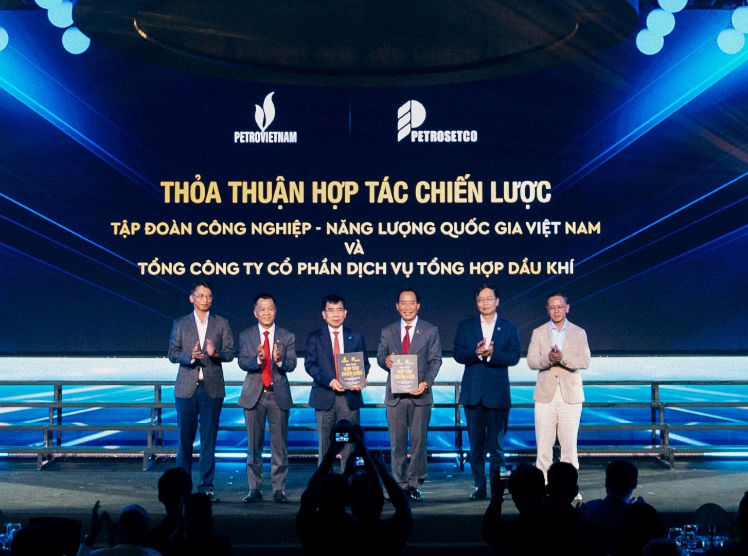 Petrovietnam và PETROSETCO tăng cường liên kết chuỗi dịch vụ năng lượng Petrovietnam và PETROSETCO tăng cường liên kết chuỗi dịch vụ năng lượng