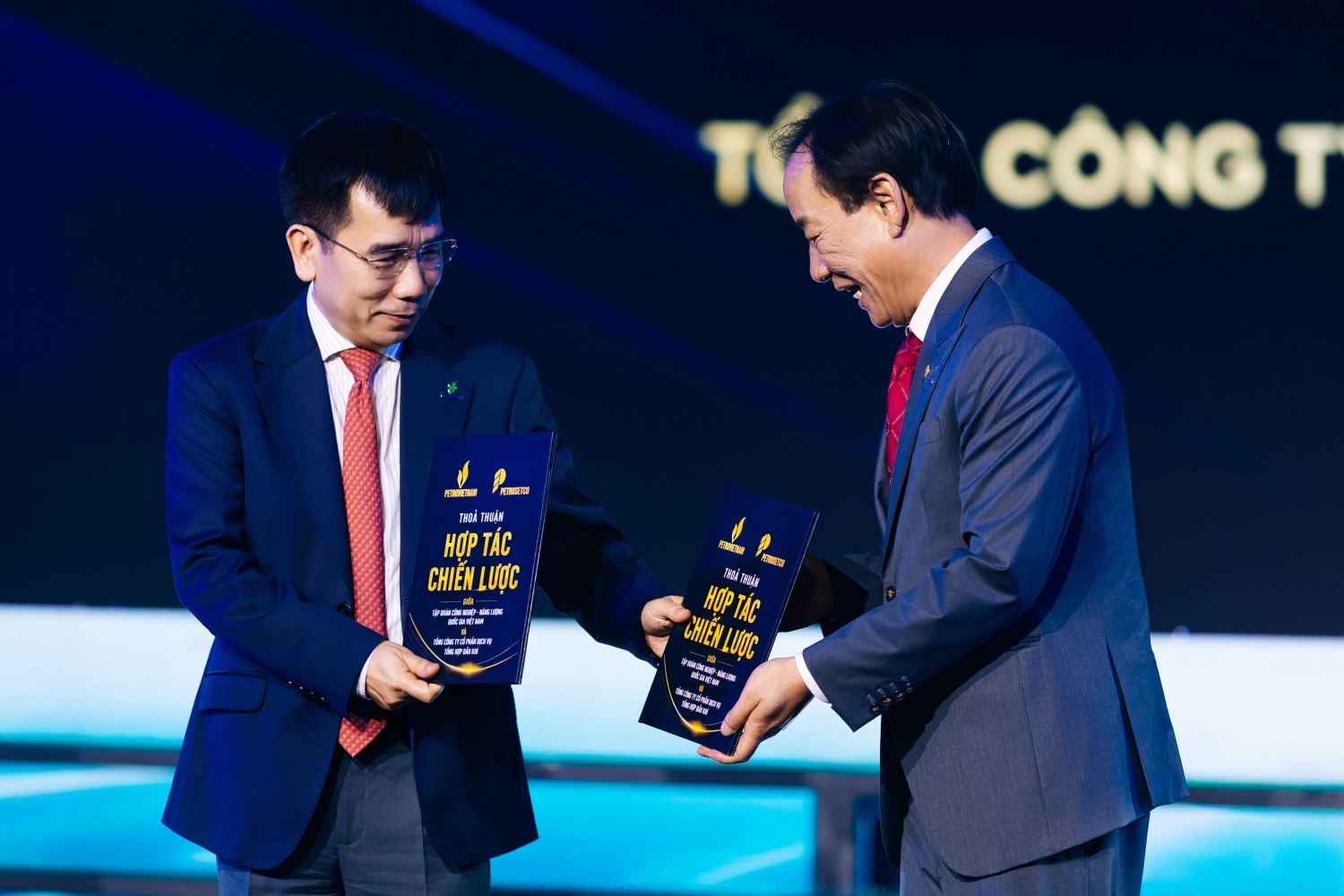 Petrovietnam và PETROSETCO tăng cường liên kết chuỗi dịch vụ năng lượng Petrovietnam và PETROSETCO tăng cường liên kết chuỗi dịch vụ năng lượng