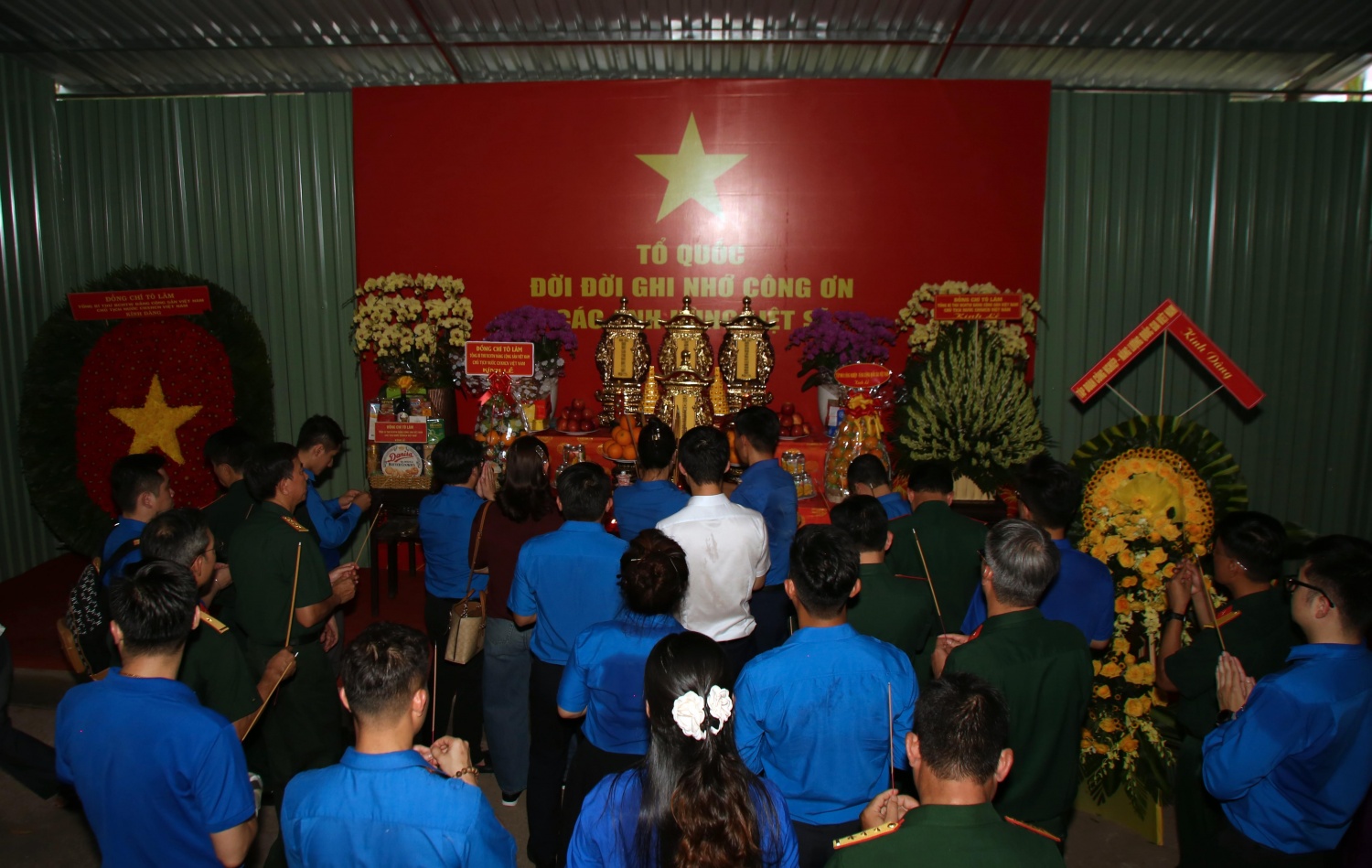 Petrovietnam dâng hương tri ân các Anh hùng liệt sĩ tại Công viên Lê Thị Riêng