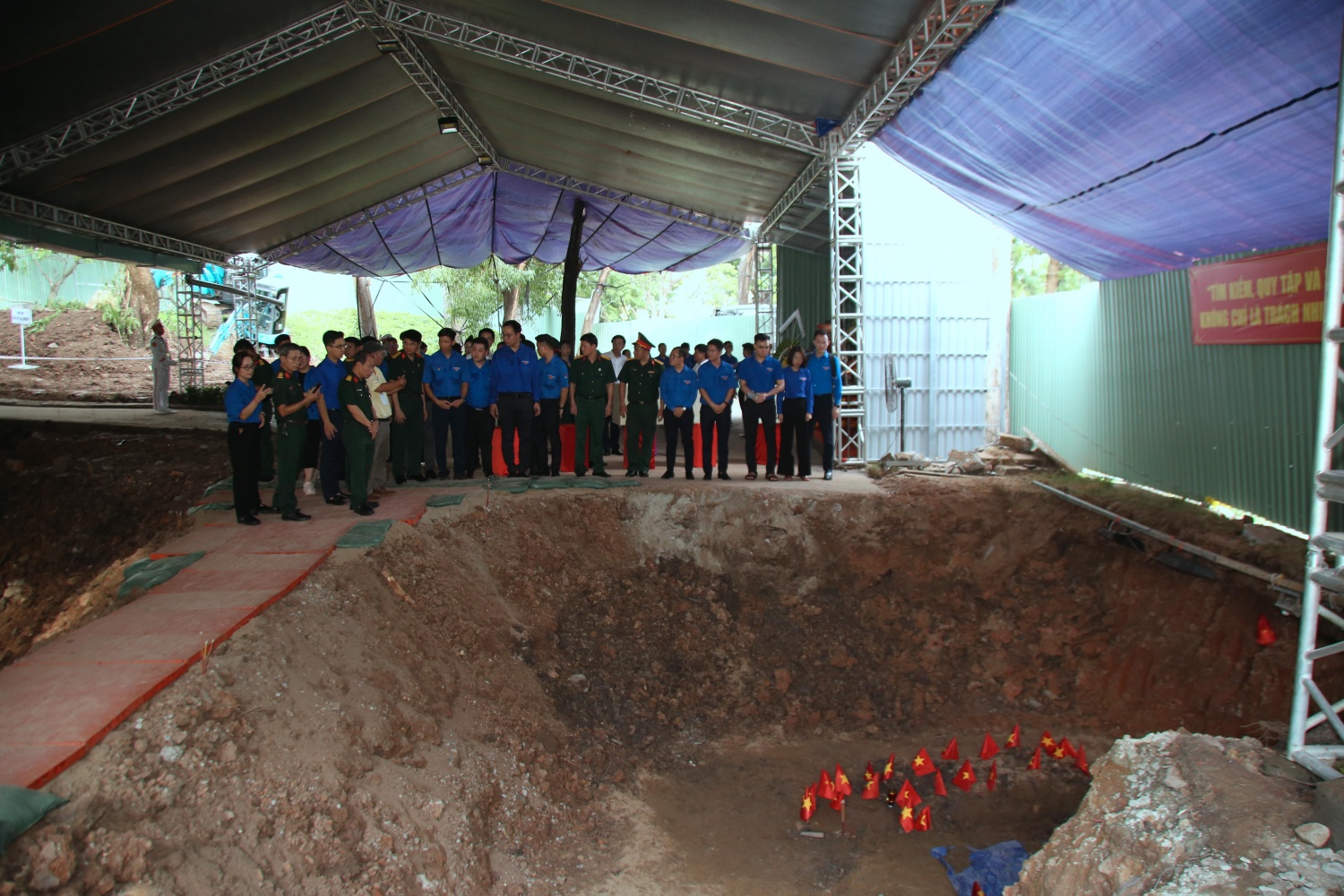 Petrovietnam dâng hương tri ân các Anh hùng liệt sĩ tại Công viên Lê Thị Riêng