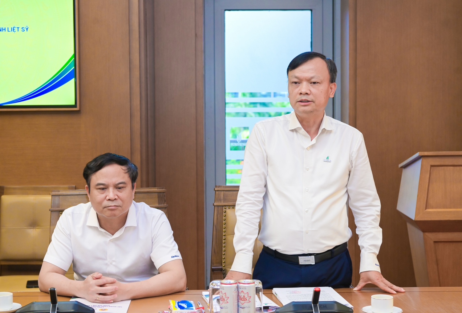 đồng chí Lê Quang Toán - Phó Chủ tịch Thường trực Hội Cựu chiến binh Petrovietnam, Chủ tịch Hội Cựu chiến binh Bộ máy Quản lý và Điều hành gửi lời chúc tới các cán bộ, nhân viên là thân nhân liệt sĩ, mong các đồng chí tiếp tục phát huy truyền thống cách mạng vẻ vang của gia đình, đóng góp tích cực vào sự nghiệp phát triển chung của Tập đoàn