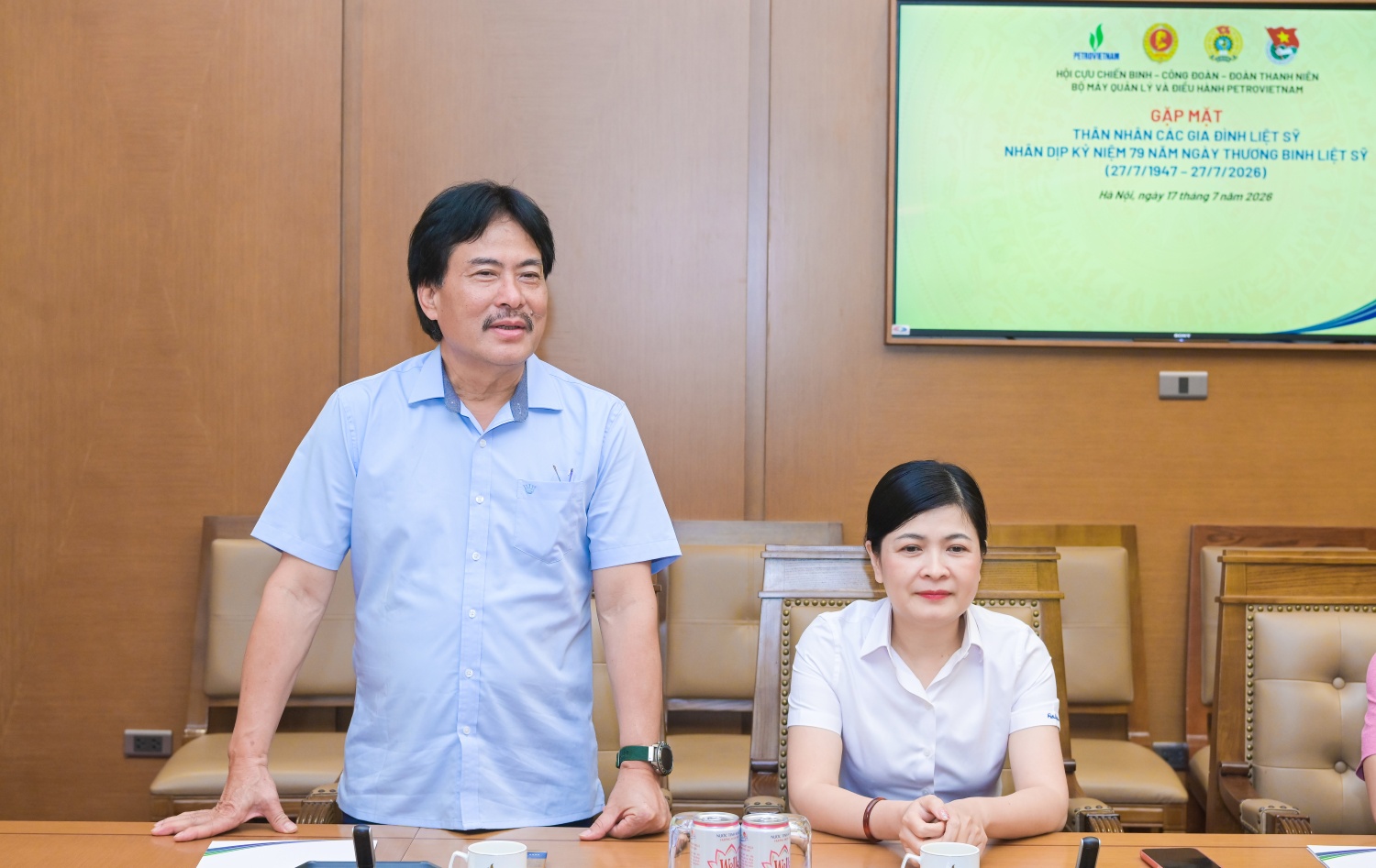 Đồng chí Nguyễn Hùng Dũng - nguyên Thành viên Hội đồng Thành viên Petrovietnam, Phó Chủ tịch kiêm Tổng Thư ký Hội Dầu khí Việt Nam bày tỏ xúc động trước sự quan tâm của lãnh đạo Tập đoàn và các tổ chức chính trị - xã hội đối với các gia đình có công với cách mạng.