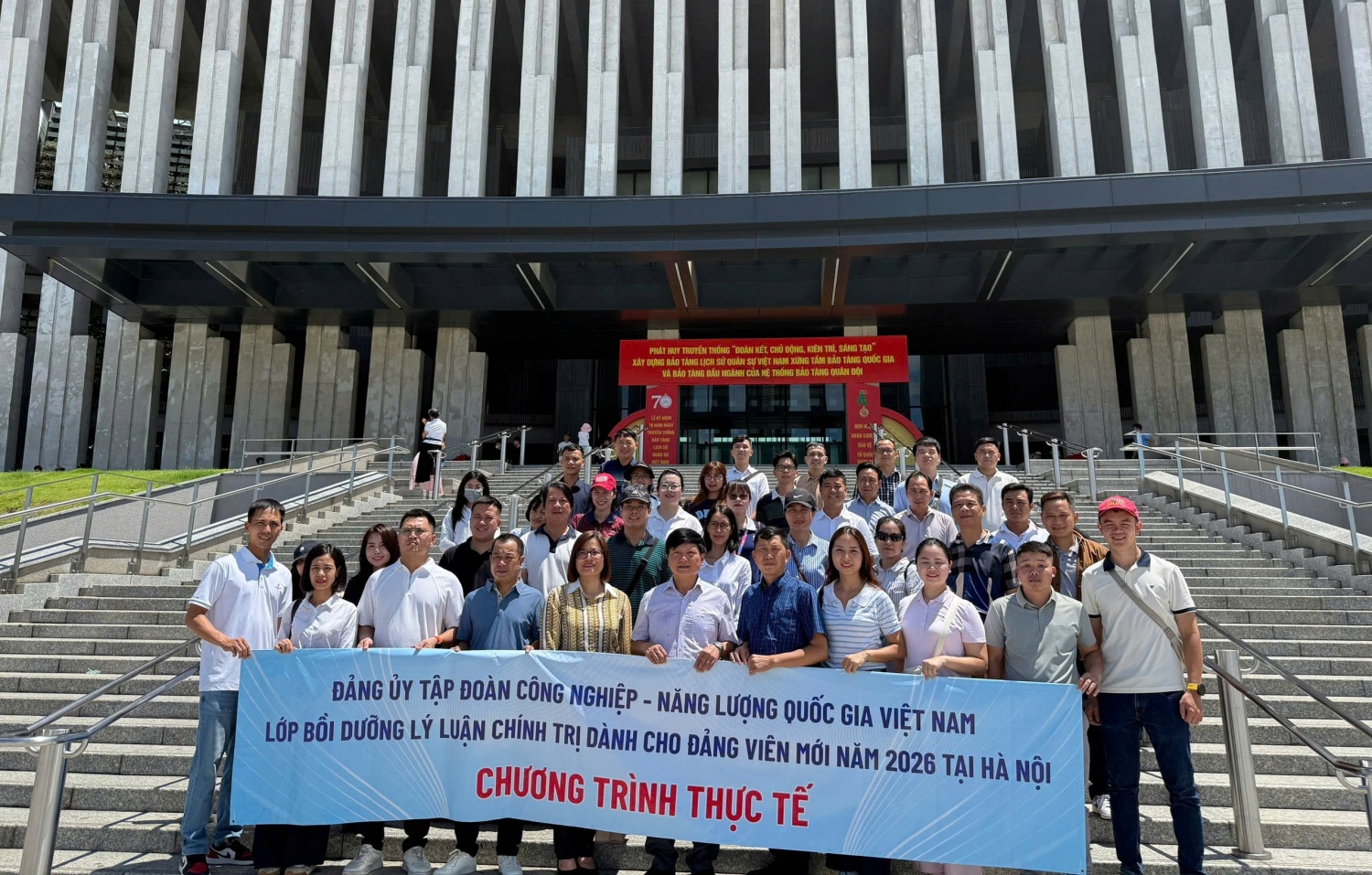 Học viên lớp bồi dưỡng đảng viên mới Petrovietnam học tập thực tế, bồi đắp lý tưởng cách mạng