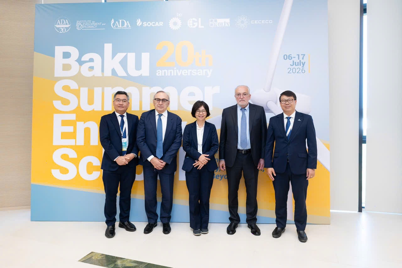 Đoàn Petrovietnam cùng 2 Phó Chủ tịch SOCAR (Dr. Vitaliy Baylarbayov (trái), Mr. Elshad Nasirov (phải)