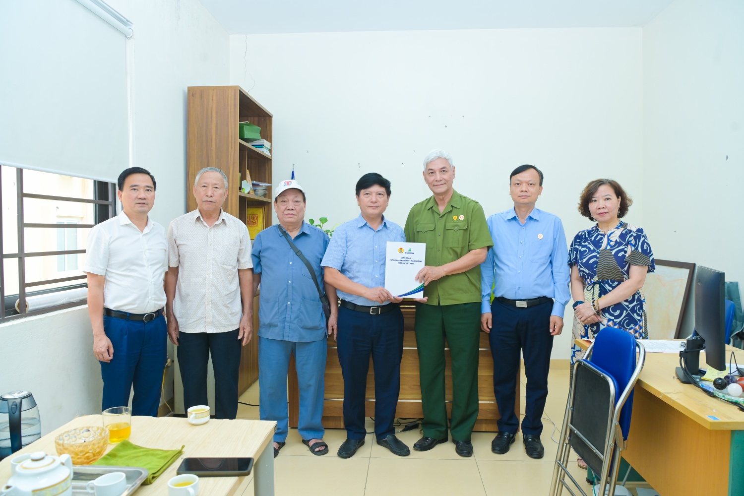Petrovietnam thăm, động viên thương binh, nạn nhân chất độc da cam tại Hà Nội
