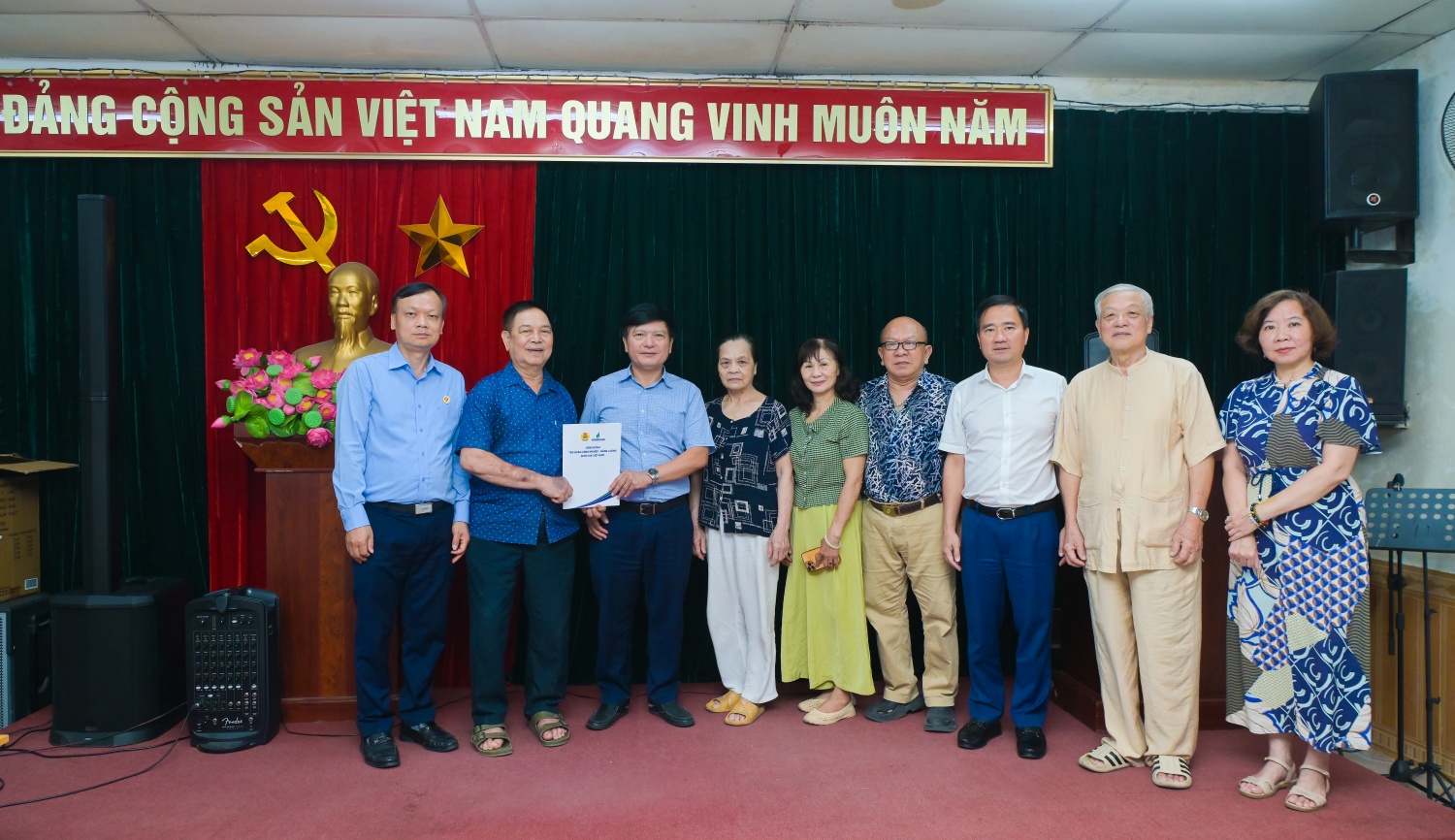 Petrovietnam thăm, động viên thương binh, nạn nhân chất độc da cam tại Hà Nội