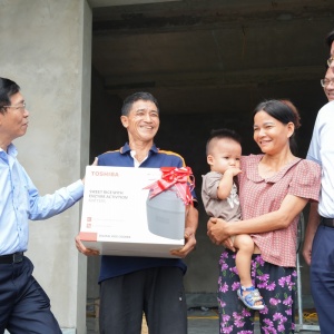 Petrovietnam thăm hỏi, động viên các hộ dân có hoàn cảnh đặc biệt tại xã Tân Long, Tuyên Quang