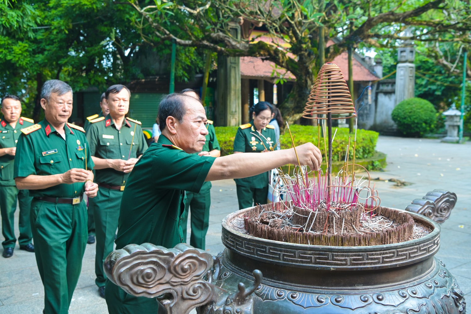 Petrovietnam dâng hương tưởng niệm các Vua Hùng: Tri ân cội nguồn, bồi đắp tinh thần yêu nước