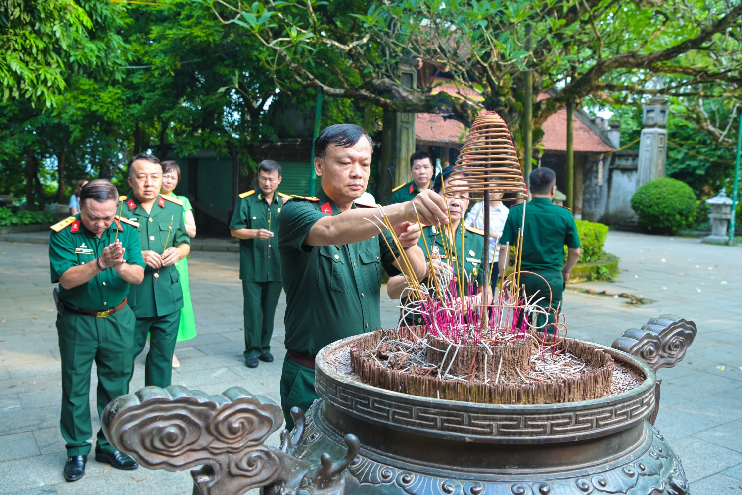 Petrovietnam dâng hương tưởng niệm các Vua Hùng: Tri ân cội nguồn, bồi đắp tinh thần yêu nước