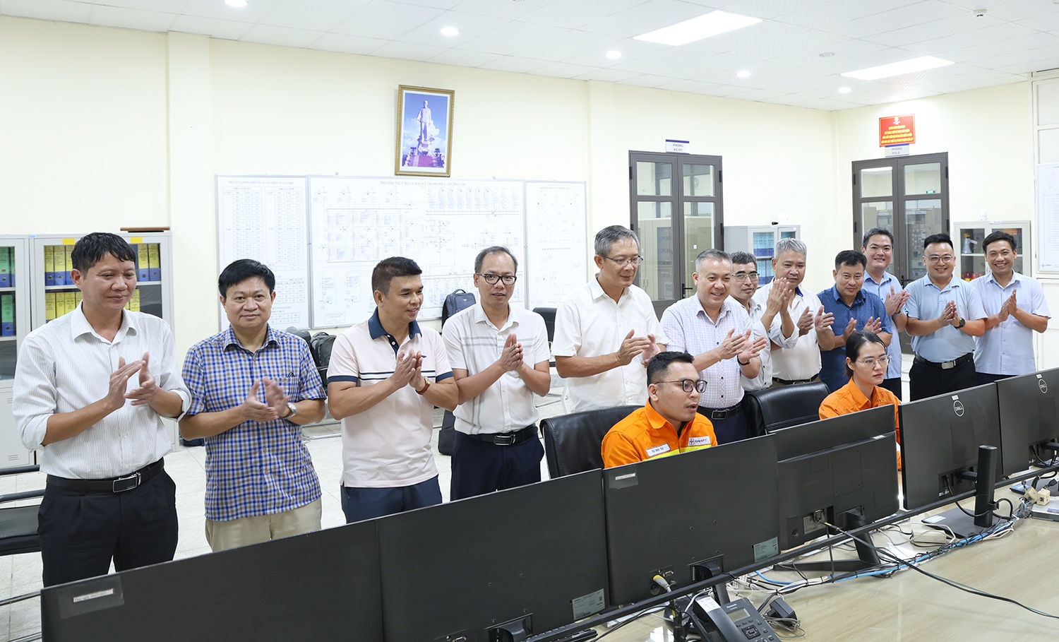 Hoàn thành đóng điện toàn tuyến Đường dây 500/220kV Nho Quan - Phủ Lý - Thường Tín Hoàn thành đóng điện toàn tuyến Đường dây 500/220kV Nho Quan - Phủ Lý - Thường Tín