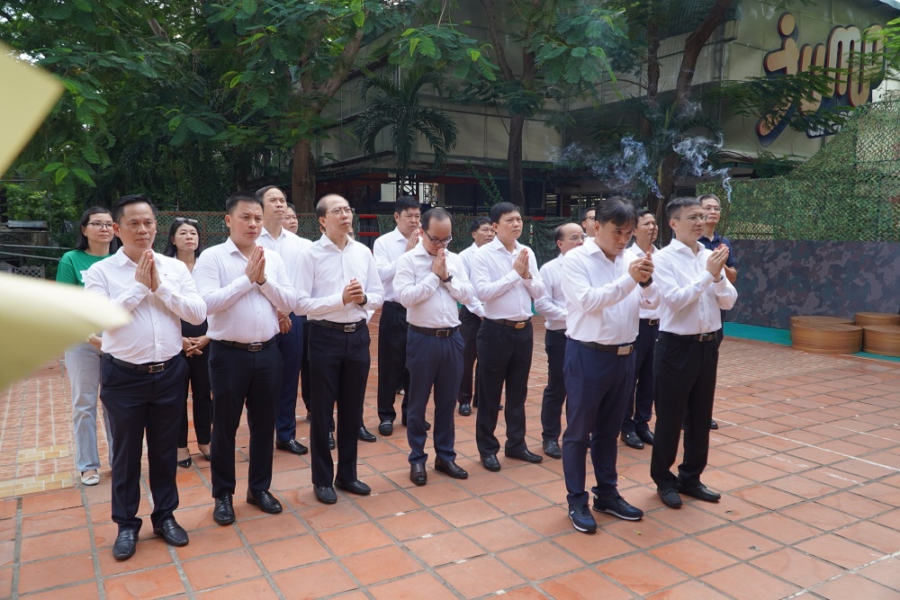 PV Drilling dâng hương tri ân các Anh hùng liệt sĩ tại Công viên Lê Thị Riêng