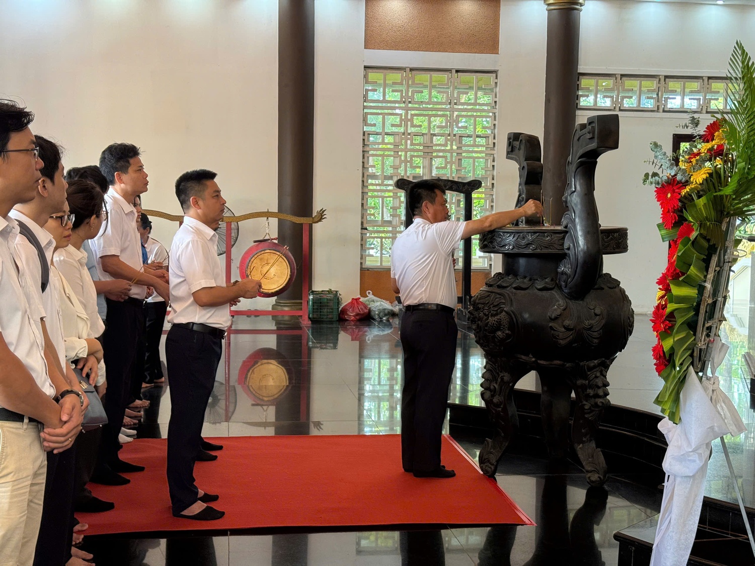 Đoàn dâng hương tại Đền thờ Liệt sỹ, Phường Vũng Tàu PTSC G&S và “Hành trình tri ân 2026”
