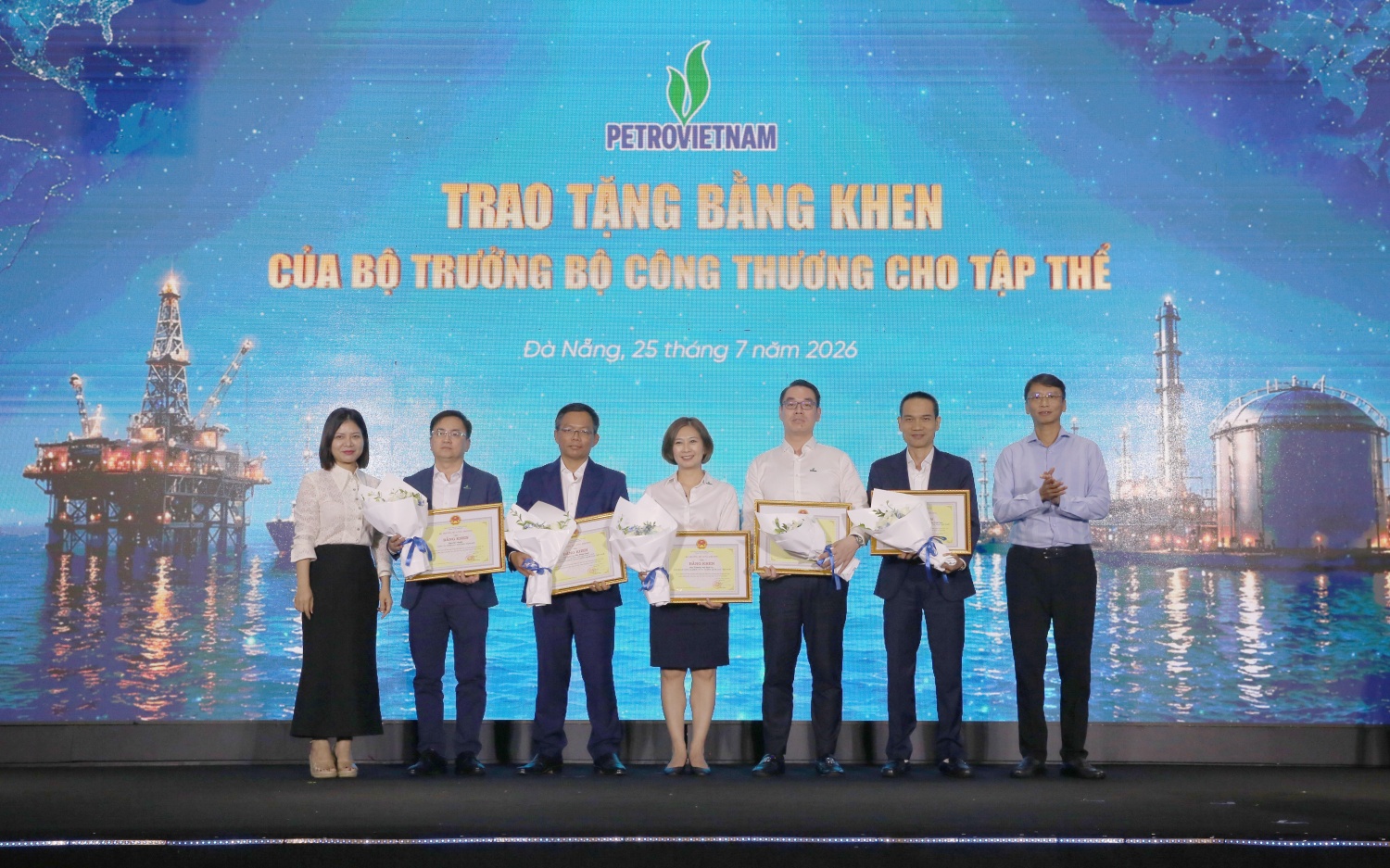 Nhìn lại những giải pháp ứng phó của Petrovietnam trước biến động Trung Đông Nhìn lại những giải pháp ứng phó của Petrovietnam trước biến động Trung Đông