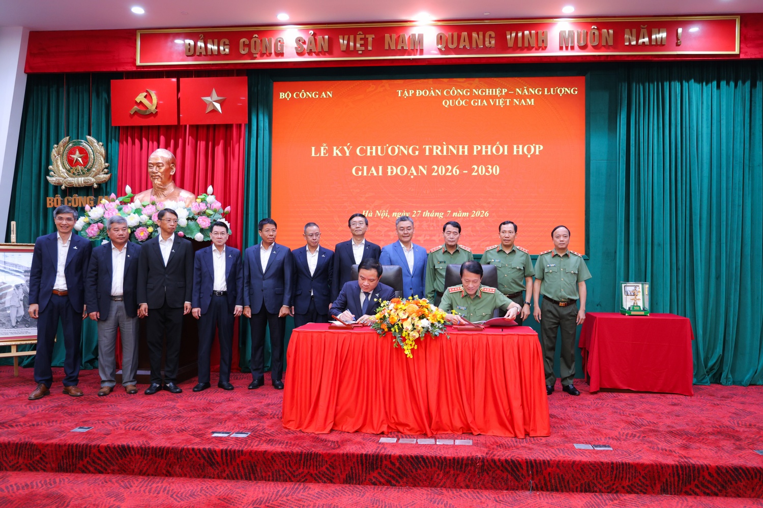 Bộ Công an và Petrovietnam tăng cường phối hợp bảo đảm an ninh, an toàn cho phát triển công nghiệp năng lượng Bộ Công an và Petrovietnam phối hợp bảo đảm an ninh, an toàn, phát triển công nghiệp - năng lượng