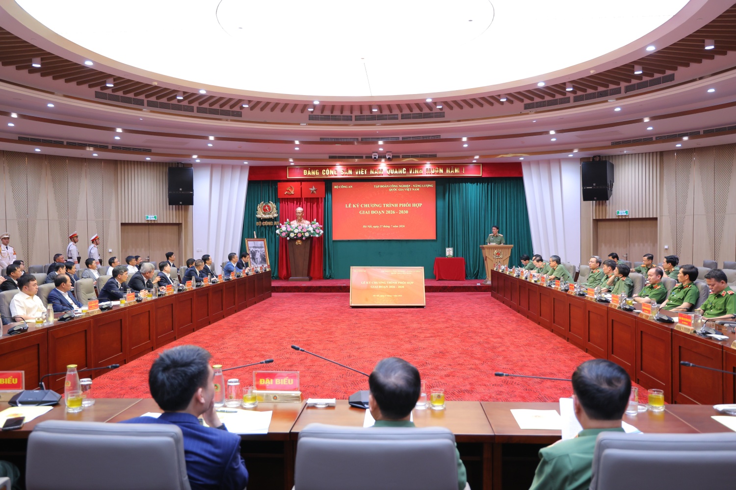 Bộ Công an và Petrovietnam phối hợp bảo đảm an ninh, an toàn, phát triển công nghiệp - năng lượng Bộ Công an và Petrovietnam phối hợp bảo đảm an ninh, an toàn, phát triển công nghiệp - năng lượng