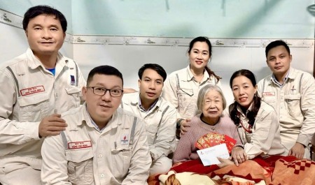 “Những người con lọc dầu” cùng lời hứa với Mẹ Việt Nam Anh hùng Phạm Thị Nhung