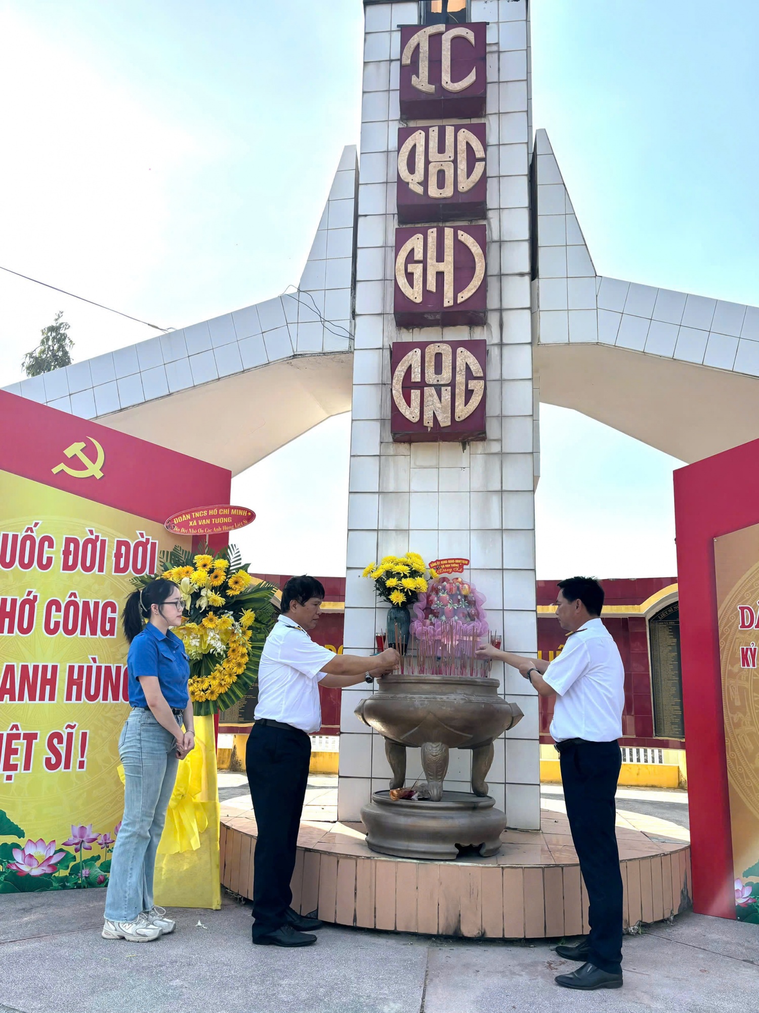 PTSC Quảng Ngãi tri ân người có công với cách mạng xã Vạn Tường PTSC Quảng Ngãi tri ân người có công với cách mạng xã Vạn Tường