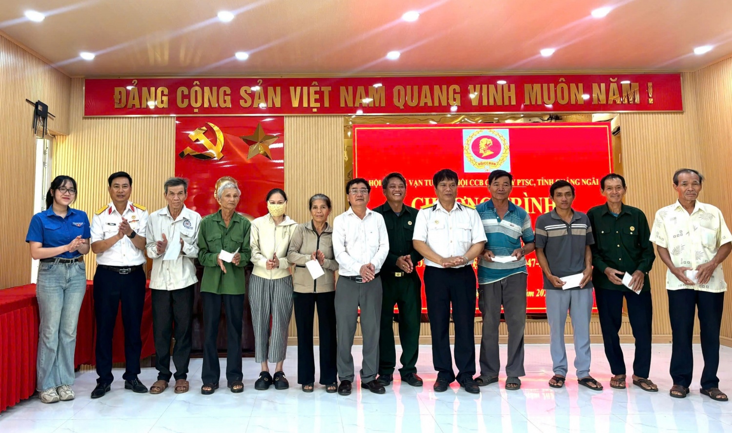 PTSC Quảng Ngãi tri ân người có công với cách mạng xã Vạn Tường PTSC Quảng Ngãi tri ân người có công với cách mạng xã Vạn Tường