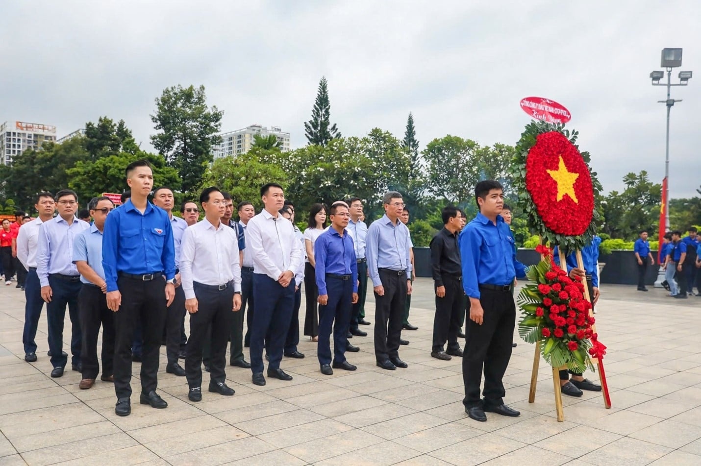 Đoàn đại biểu PVOIL dâng hoa tưởng niệm các Anh hùng liệt sĩ tại Nghĩa trang Liệt sĩ TP. Hồ Chí Minh Đoàn đại biểu PVOIL dâng hoa tưởng niệm các Anh hùng liệt sĩ tại Nghĩa trang Liệt sĩ TP. Hồ Chí Minh