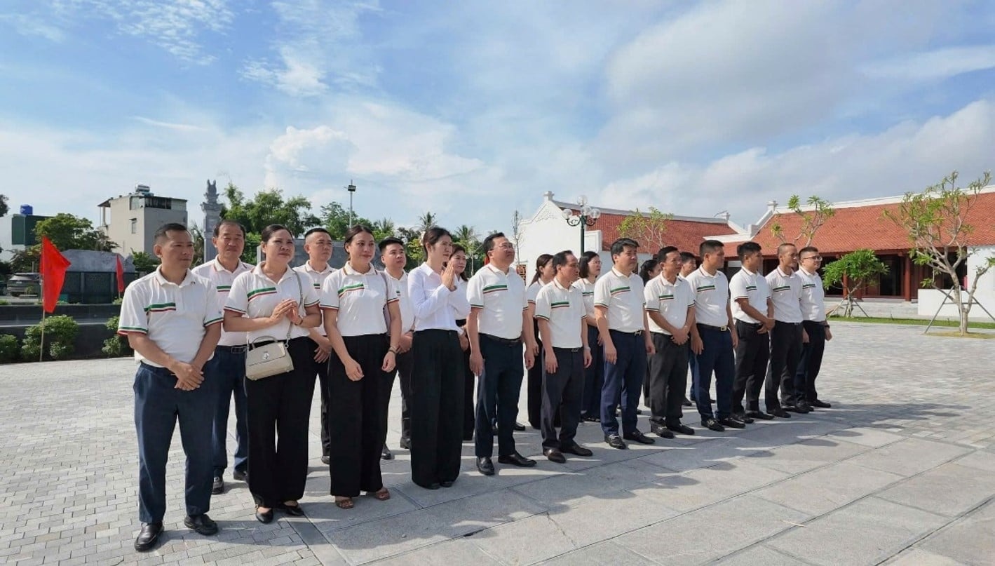 Đoàn PVOIL Thanh Hóa dâng hương tại Nghĩa trang liệt sĩ Đoàn PVOIL Thanh Hóa dâng hương tại Nghĩa trang liệt sĩ