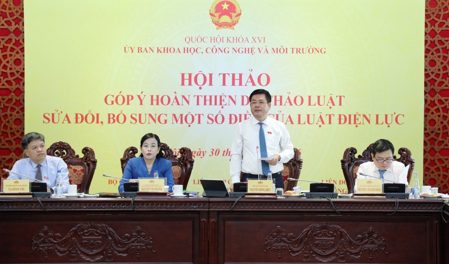 Sửa Luật Điện lực: Cần cơ chế đột phá cho LNG, điện gió ngoài khơi