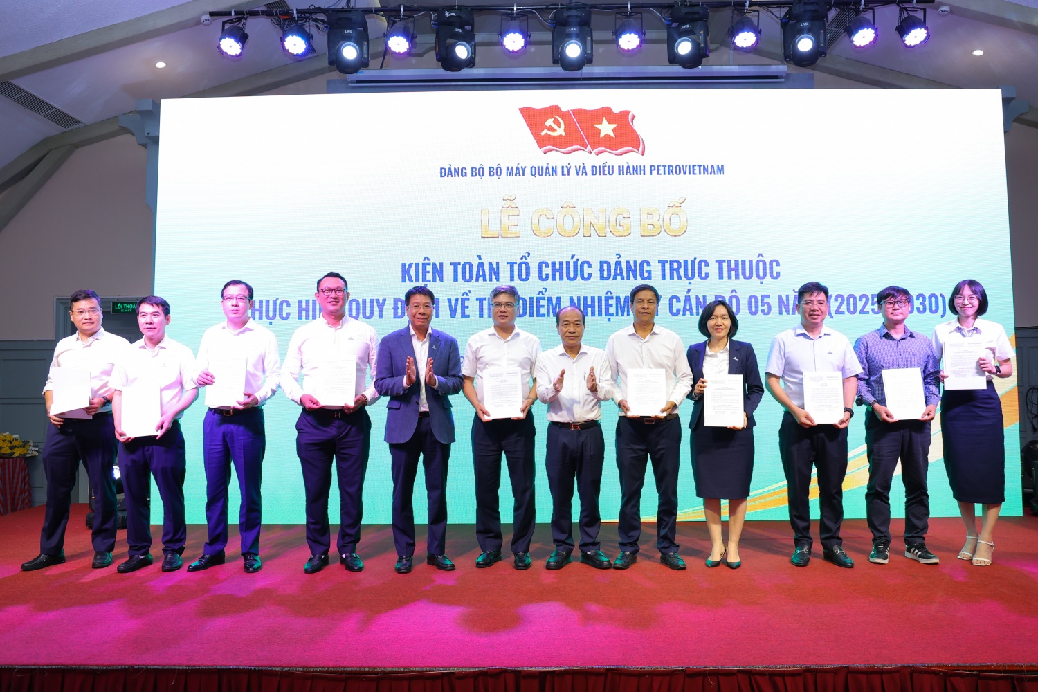 Đảng bộ Bộ máy QL&ĐH Petrovietnam kiện toàn tổ chức bộ máy các tổ chức đảng trực thuộc