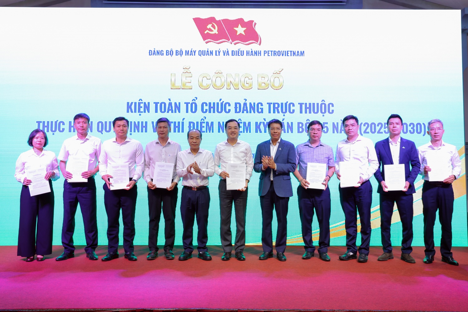 Đảng bộ Bộ máy QL&ĐH Petrovietnam kiện toàn tổ chức bộ máy các tổ chức đảng trực thuộc