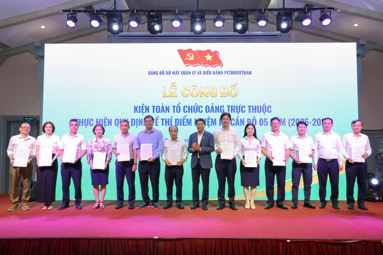 Đảng bộ Bộ máy QL&ĐH Petrovietnam kiện toàn tổ chức bộ máy các tổ chức đảng trực thuộc