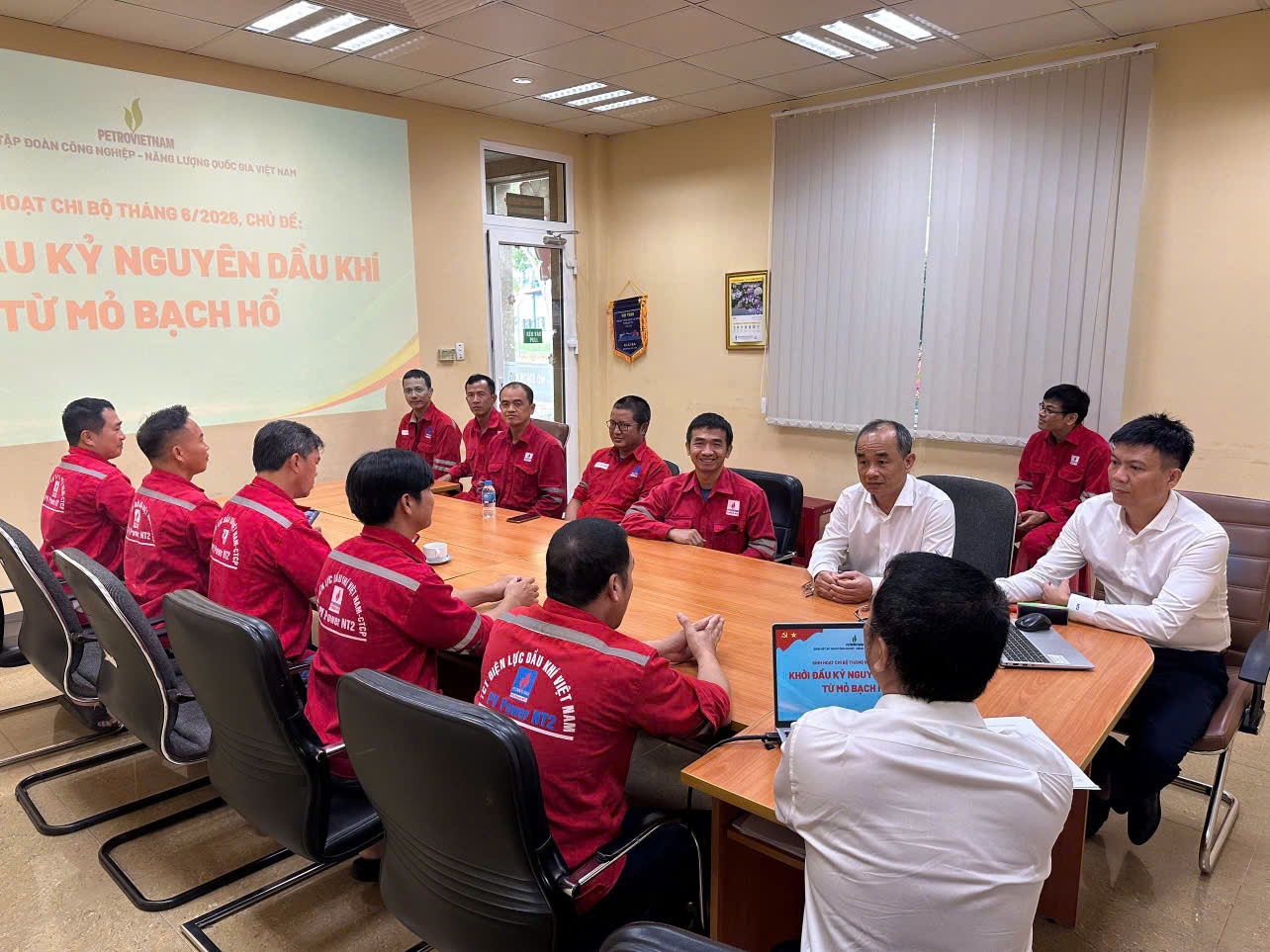Công tác Tuyên giáo Petrovietnam: Giữ vững trận địa tư tưởng, lan tỏa khát vọng phát triển giai đoạn mới Công tác tuyên giáo Petrovietnam: Giữ vững trận địa tư tưởng, lan tỏa khát vọng phát triển giai đoạn mới