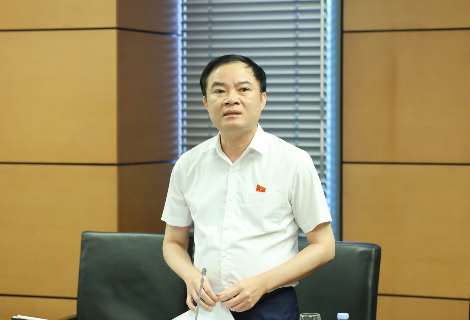 ĐBQH Lê Ngọc Sơn: Cần phân định rõ nhiệm vụ chính trị và hoạt động sản xuất kinh doanh của Petrovietnam ĐBQH Lê Ngọc Sơn: Cần làm rõ vai trò của Petrovietnam và khôi phục Quỹ rủi ro tìm kiếm, thăm dò dầu khí