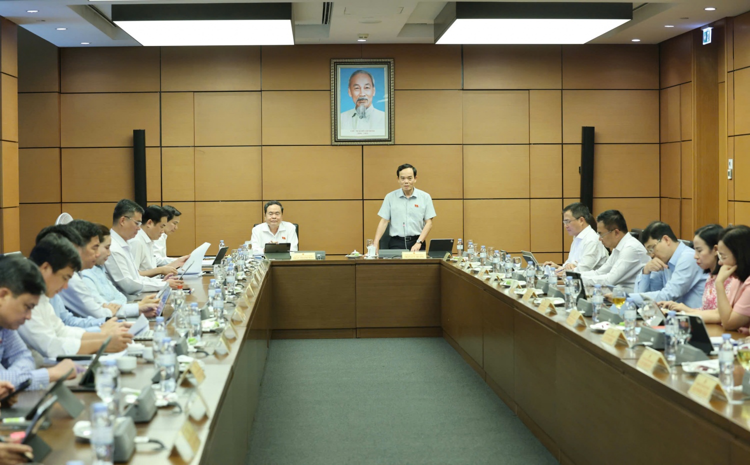 ĐBQH Lê Ngọc Sơn: Cần phân định rõ nhiệm vụ chính trị và hoạt động sản xuất kinh doanh của Petrovietnam ĐBQH Lê Ngọc Sơn: Cần làm rõ vai trò của Petrovietnam và khôi phục Quỹ rủi ro tìm kiếm, thăm dò dầu khí