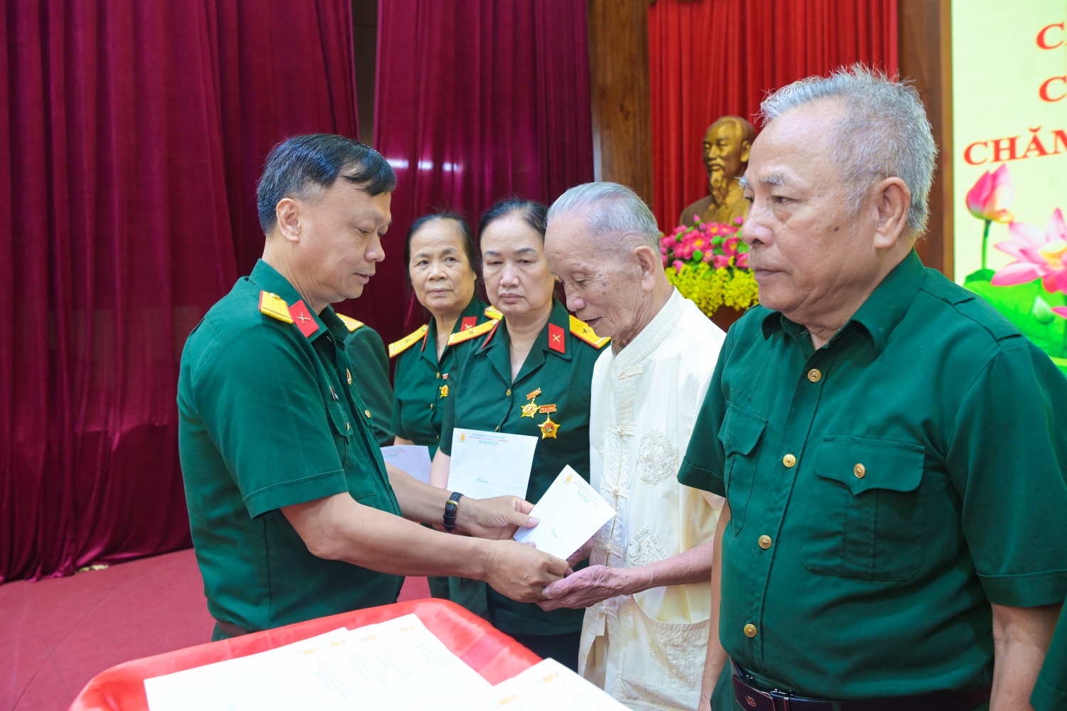 Petrovietnam lan tỏa nghĩa tình, sẻ chia với nạn nhân chất độc da cam Petrovietnam lan tỏa nghĩa tình, sẻ chia với nạn nhân chất độc da cam