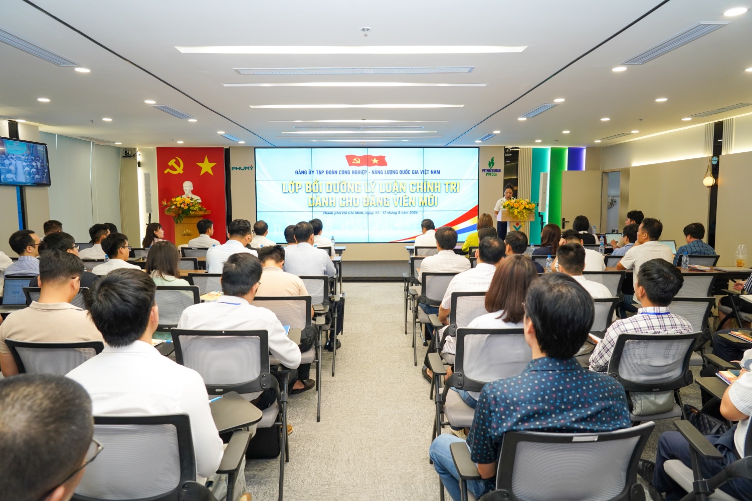 Petrovietnam khai giảng lớp Bồi dưỡng lý luận chính trị dành cho đảng viên mới tại TP. Hồ Chí Minh Petrovietnam khai giảng Lớp bồi dưỡng lý luận chính trị dành cho đảng viên mới tại TP HCM