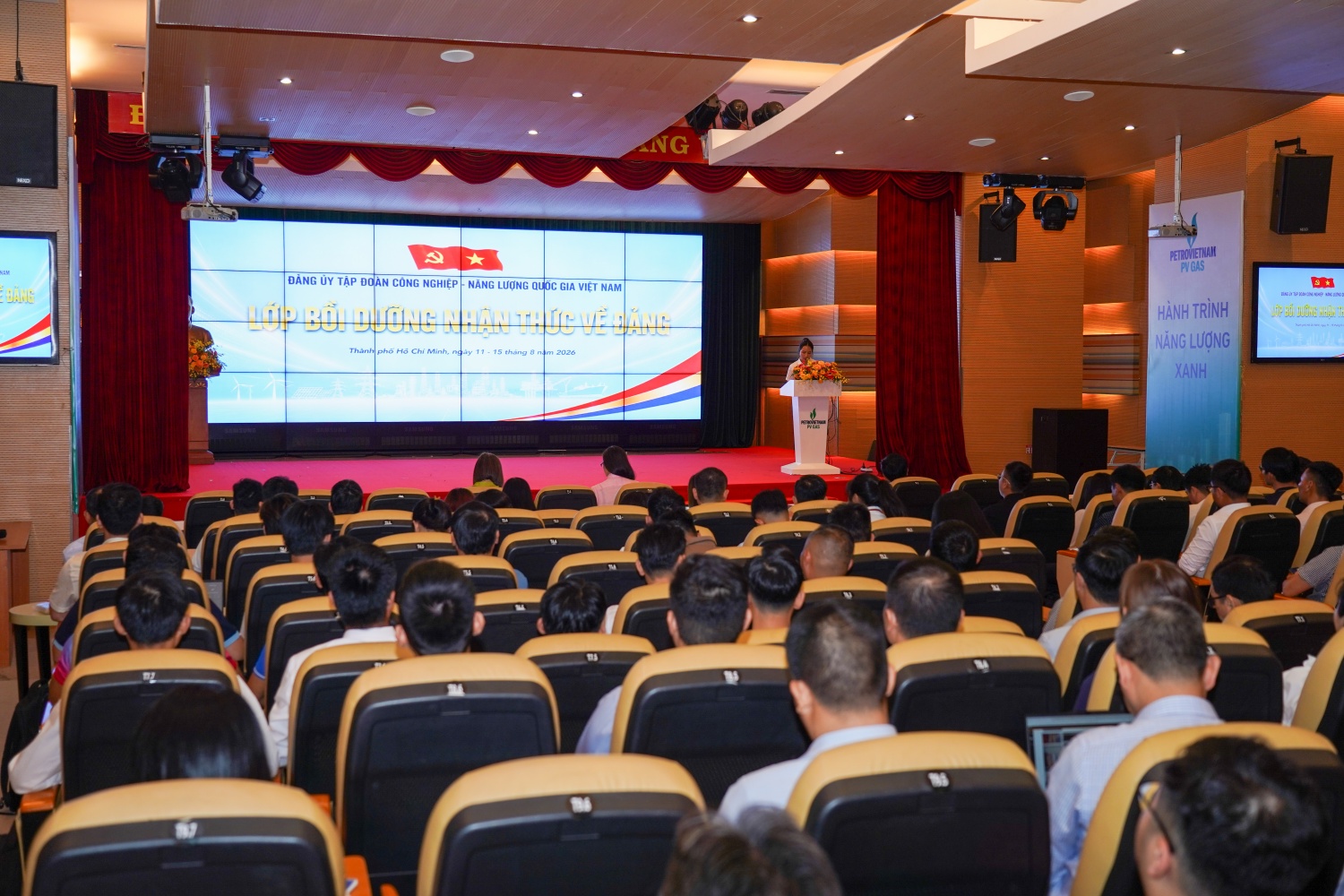 Bồi dưỡng nhận thức về Đảng, xây dựng nguồn lực cho chặng đường phát triển mới của Petrovietnam Bồi dưỡng nhận thức về Đảng, xây dựng nguồn lực cho chặng đường phát triển mới của PETROVIETNAM