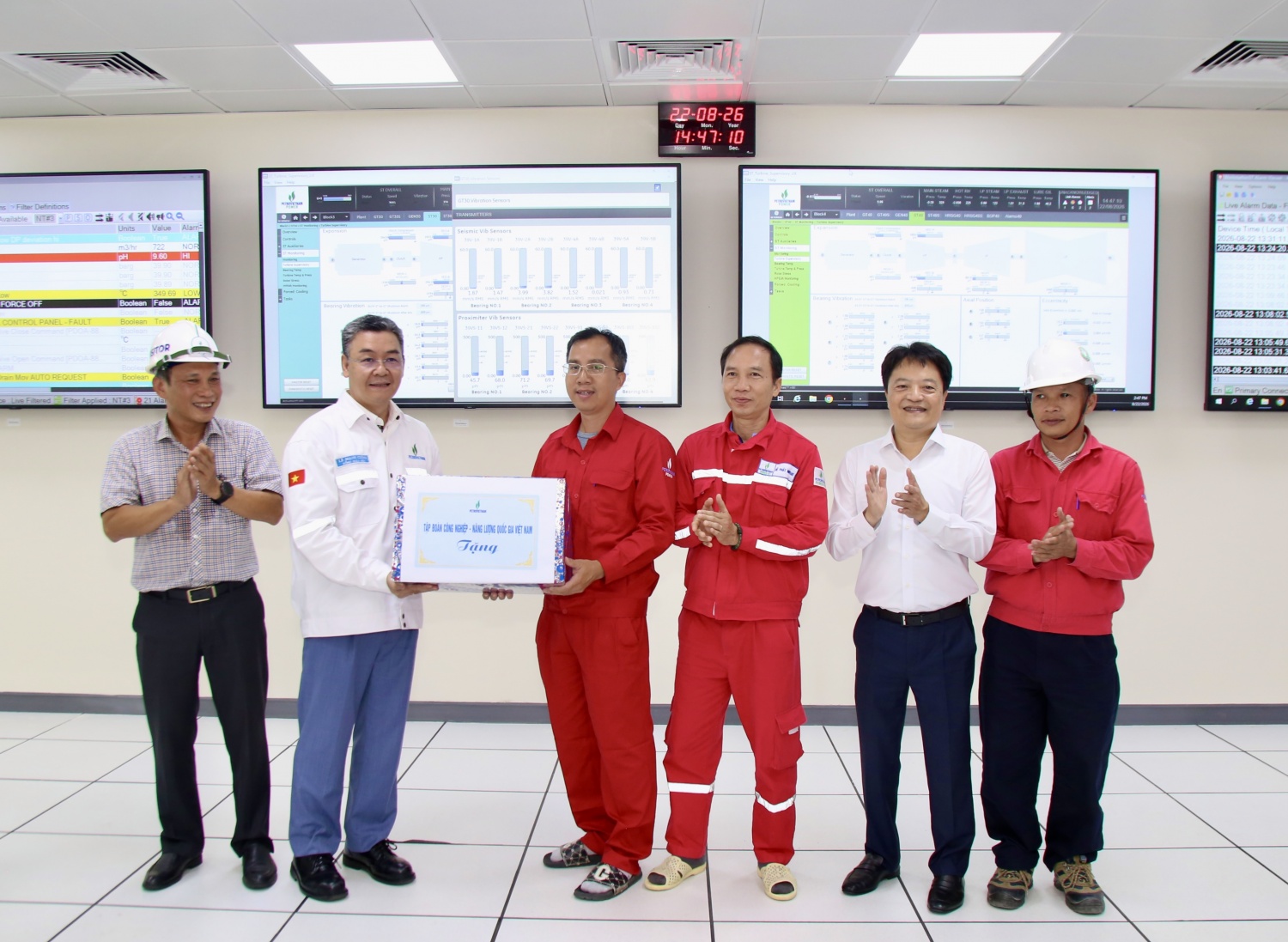 Tổng Giám đốc PETROVIETNAM Lê Mạnh Cường kiểm tra hoạt động tại NM Đạm Phú Mỹ, NMĐ Nhơn Trạch 3&4