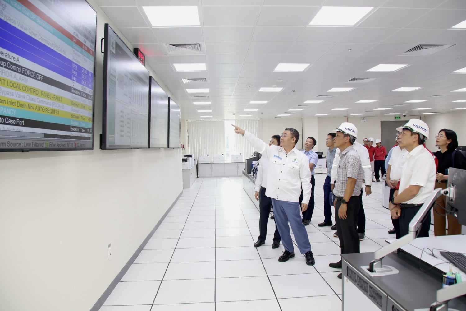 Tổng Giám đốc PETROVIETNAM Lê Mạnh Cường kiểm tra hoạt động tại NM Đạm Phú Mỹ, NMĐ Nhơn Trạch 3&4