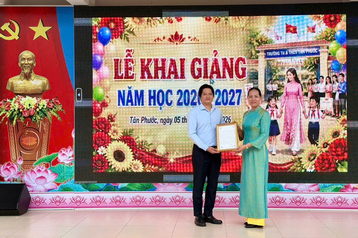 PV GAS tiếp sức học sinh có hoàn cảnh khó khăn đến trường
