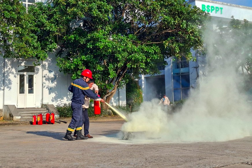 Thực tập phương án PCCC, đảm bảo vận hành an toàn Khu nhà ở và dịch vụ của CBCNV NMLD Dung Quất