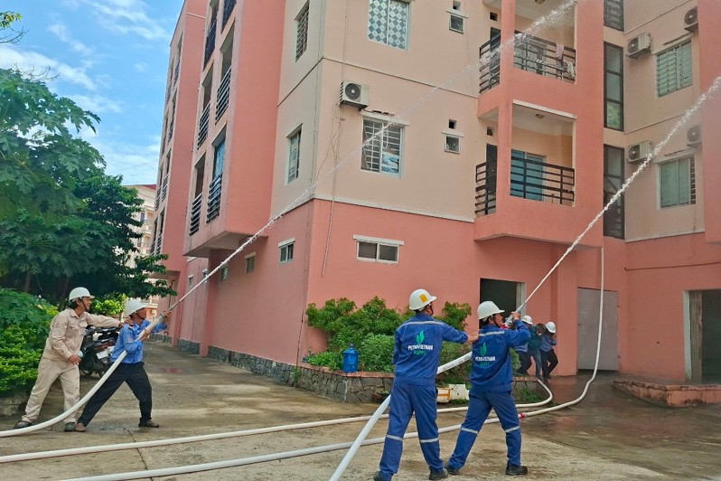 Thực tập phương án PCCC, đảm bảo vận hành an toàn Khu nhà ở và dịch vụ của CBCNV NMLD Dung Quất