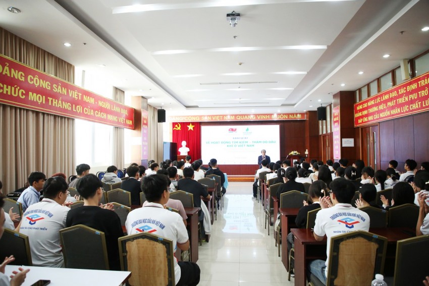 Truyền lửa đam mê, thắp sáng khát vọng cho thế hệ trẻ PVU