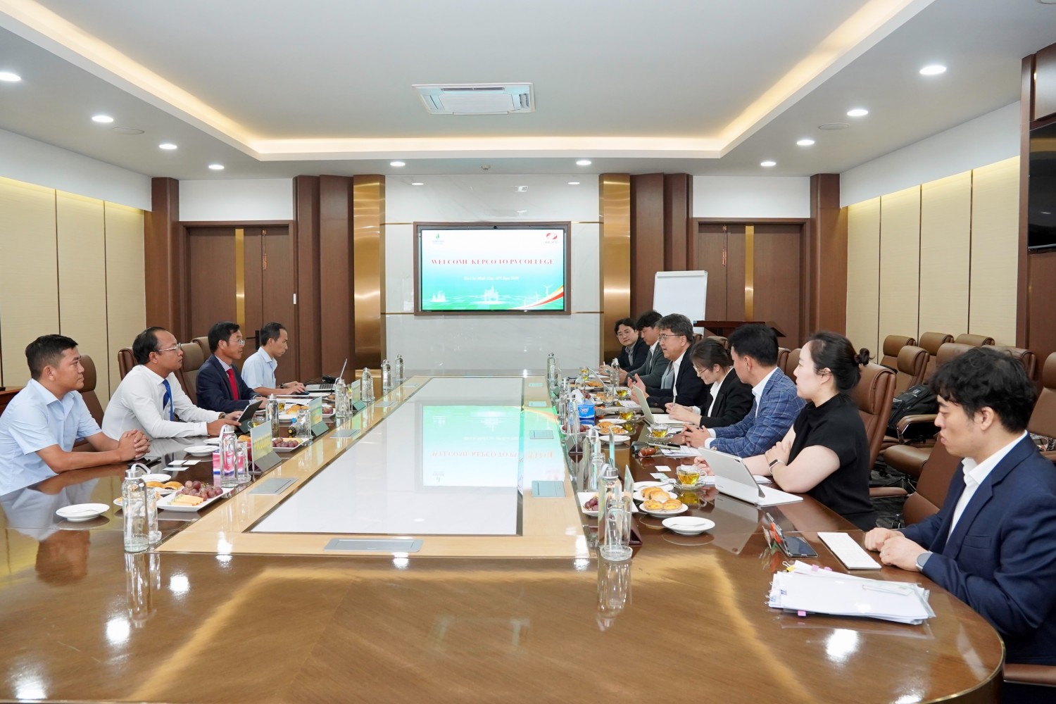 PV College và đối tác Hàn Quốc trao đổi hợp tác đào tạo nhân lực điện hạt nhân