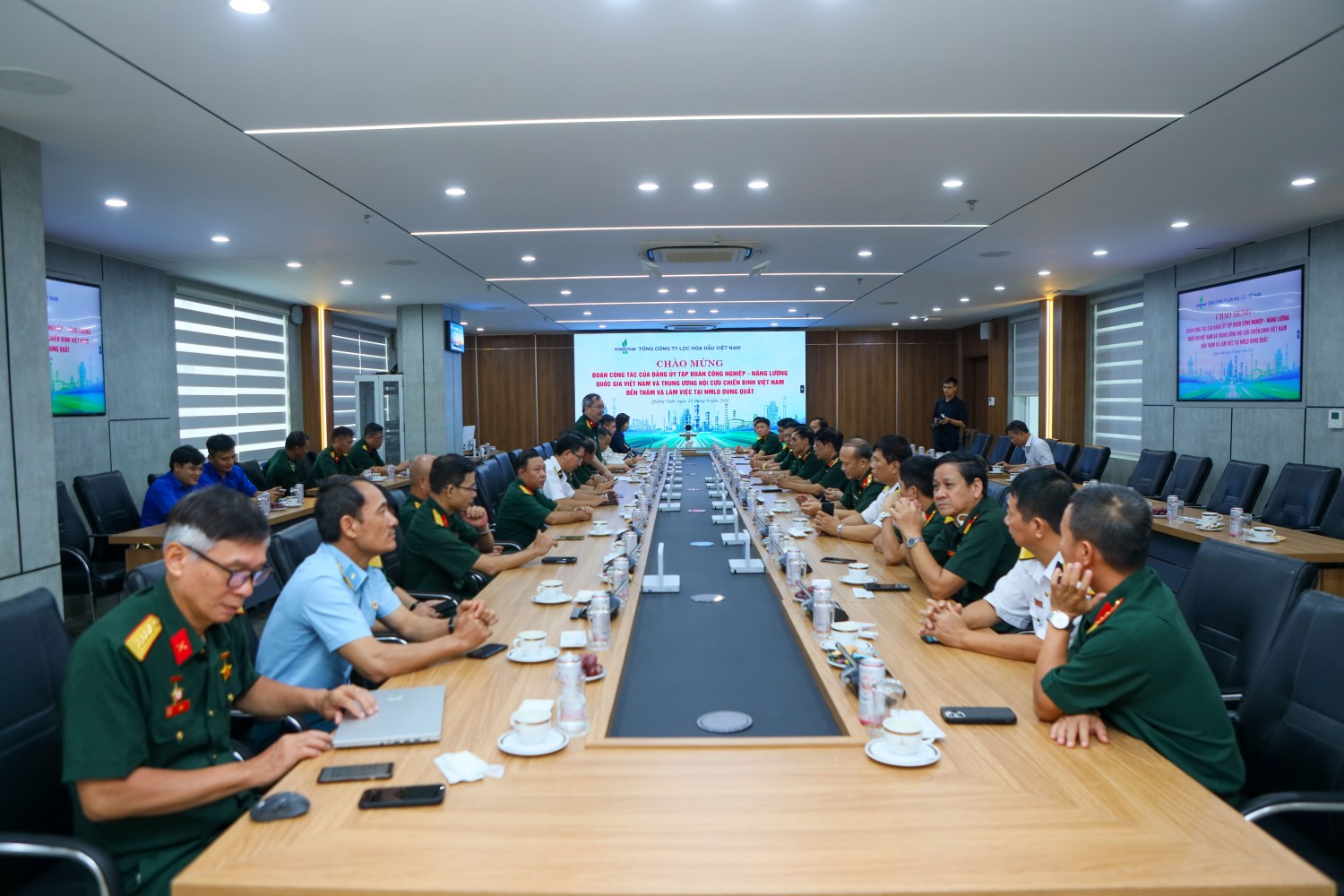 Toàn cảnh buổi làm việc của Hội CCB Việt Nam, Hội CCB PETROVIETNAM với BSR.