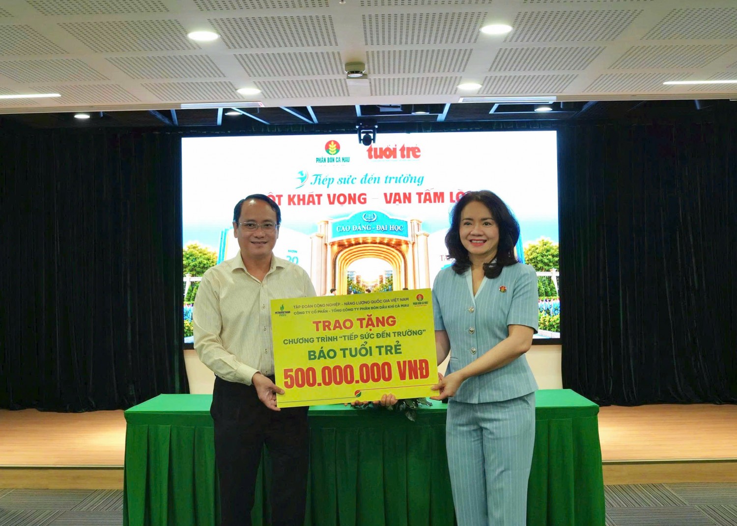 Phân bón Cà Mau tiếp tục đồng hành cùng chương trình “Tiếp sức đến trường”