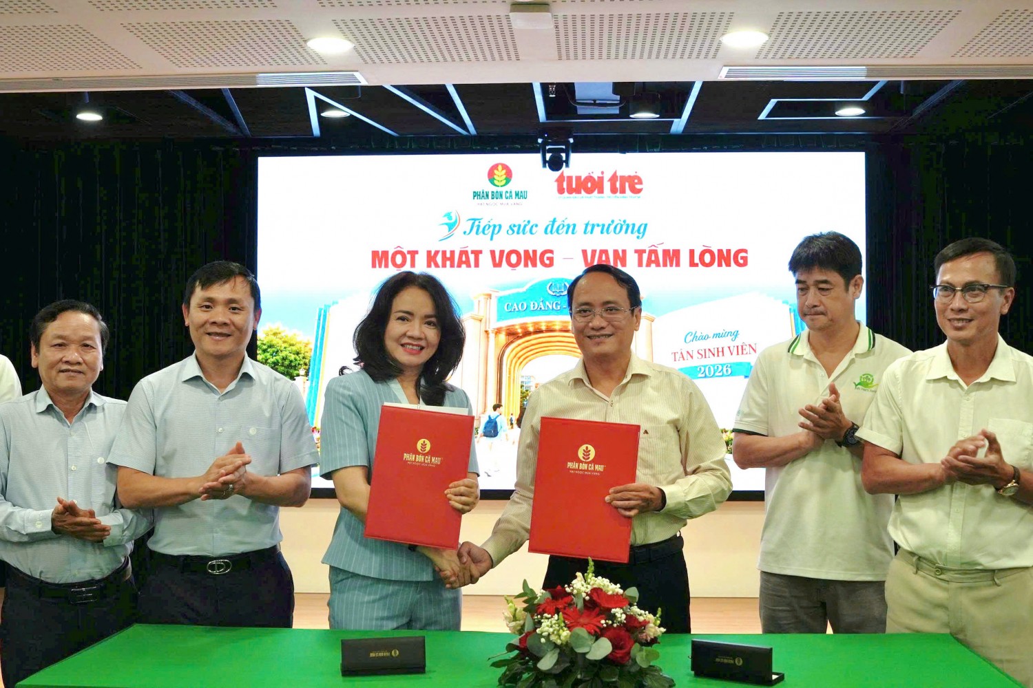 Phân bón Cà Mau tiếp tục đồng hành cùng chương trình “Tiếp sức đến trường”