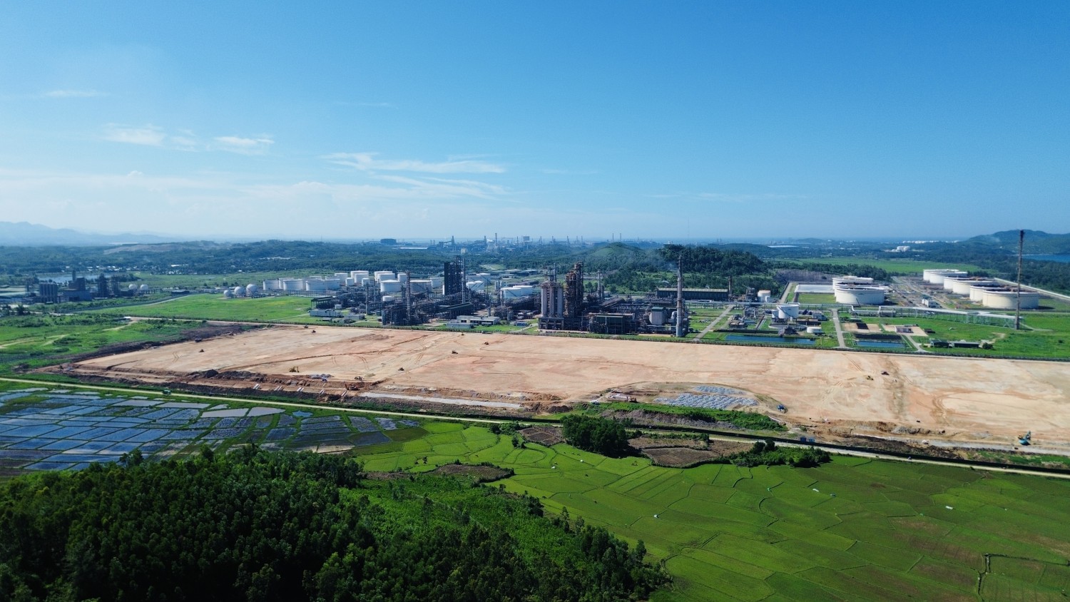 Khu vực triển khai xây dựng các phân xưởng công nghệ thuộc Dự án NCMR NMLD Dung Quất.