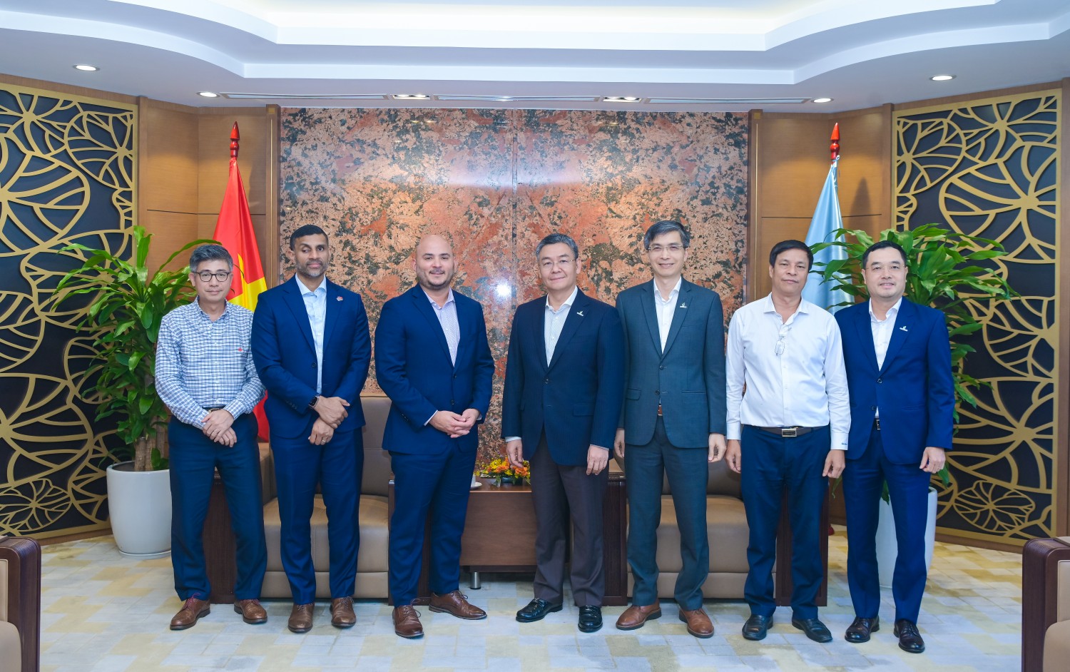 Các đại biểu dự buổi làm việc
